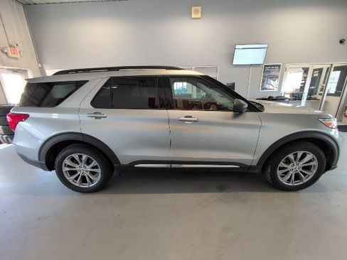 Certified 2021 Ford Explorer XLT w/ Equipment Group 202A AWD/4WD image 6