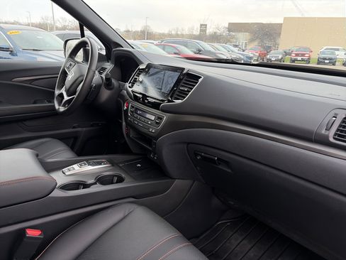 Used 2025 Honda Ridgeline TrailSport image 16
