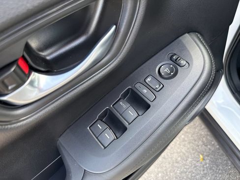 Used 2025 Honda HR-V LX image 10