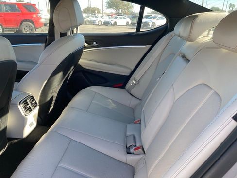 Used 2025 Genesis G70 2.5T image 11