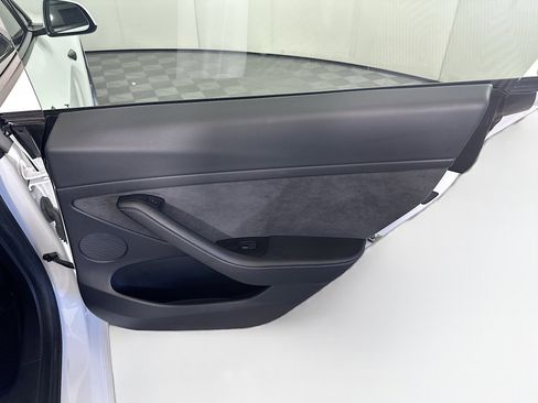 Used 2021 Tesla Model 3 Standard Range Plus image 31