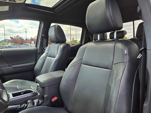 Certified 2022 Toyota Tacoma TRD Off-Road w/ TRD Premium Off Road Package AWD/4WD image 24