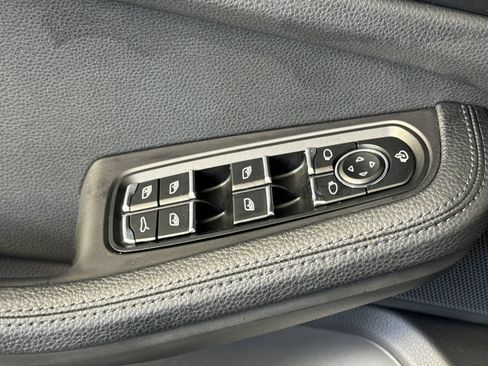 Certified 2022 Porsche Macan AWD/4WD image 13