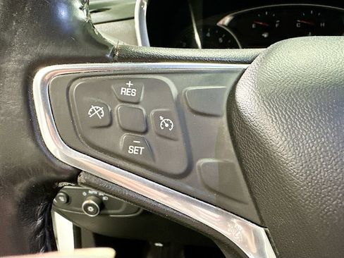 Used 2019 Chevrolet Equinox LT FWD image 36