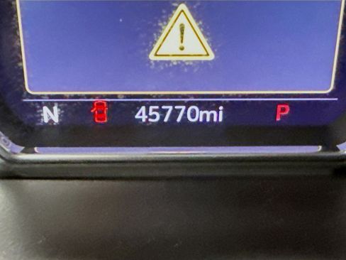 Used 2021 GMC Yukon SLT w/ SLT Luxury Package image 16