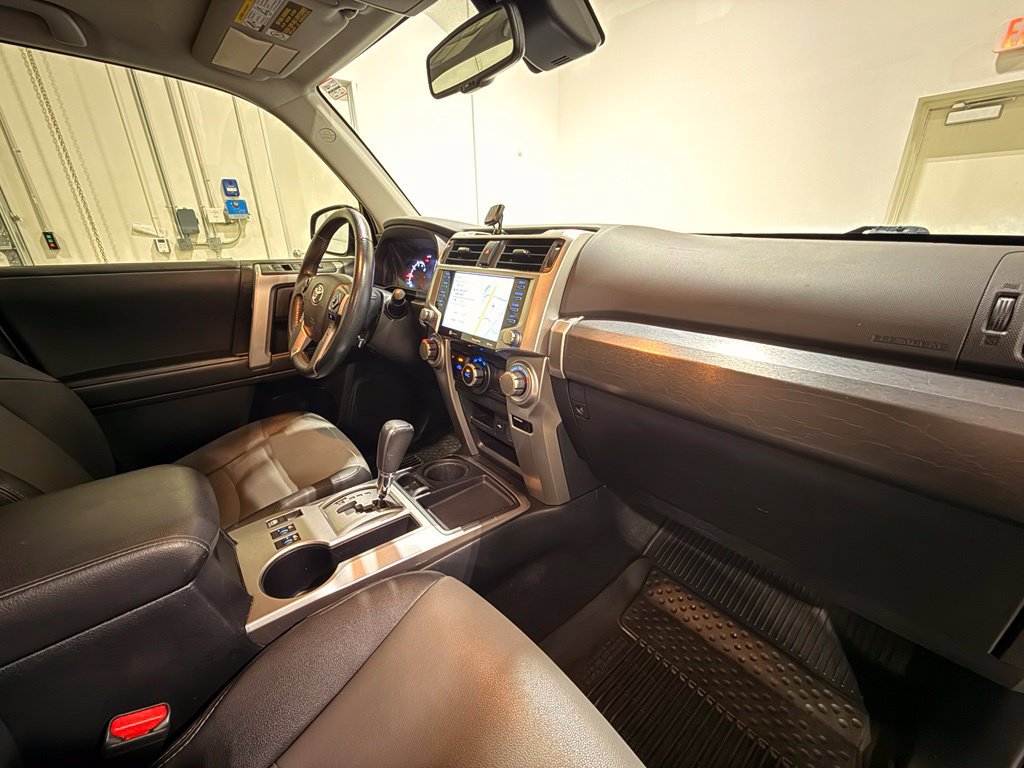 Used 2022 Toyota 4Runner SR5 Premium w/ Moonroof Package RWD image 33