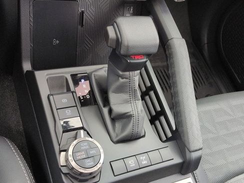 Used 2025 Toyota 4Runner TRD Off-Road Premium image 17