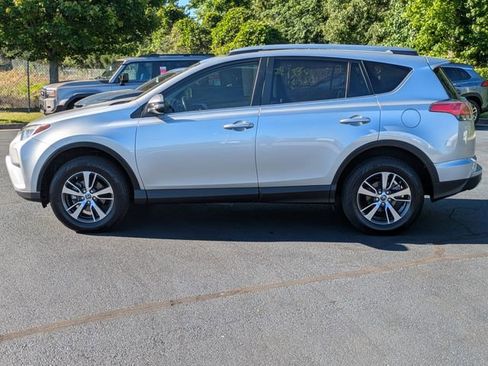 Used 2018 Toyota RAV4 XLE FWD image 7