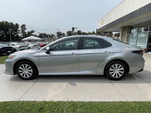 Used 2024 Toyota Camry LE image 11