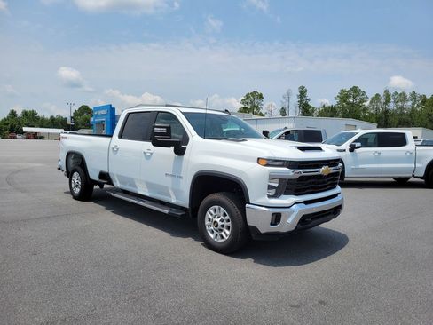 Used 2025 Chevrolet Silverado 2500 LT w/ Safety Package AWD/4WD image 8