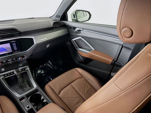 Used 2020 Audi Q3 2.0T Premium Plus w/ Premium Plus Package image 22