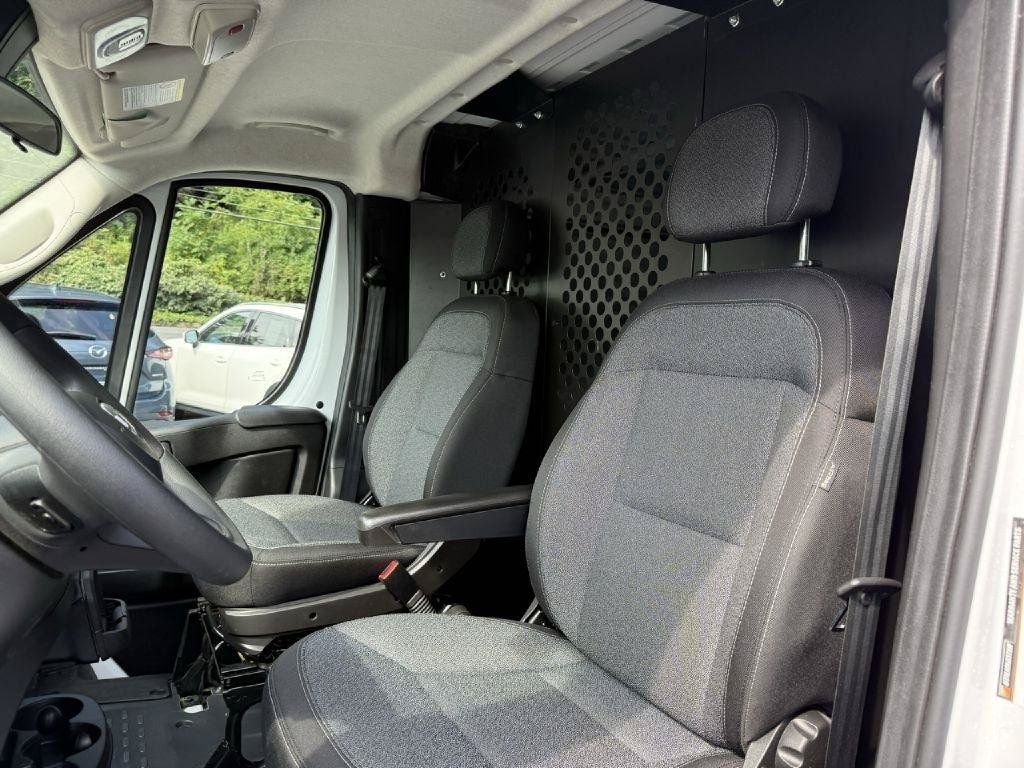 Used 2025 RAM ProMaster 2500 w/ U-Haul Equipment Group FWD image 9
