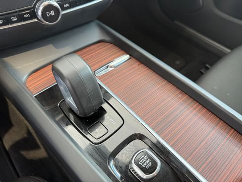 Used 2025 Volvo V60 B5 Cross Country Plus image 41