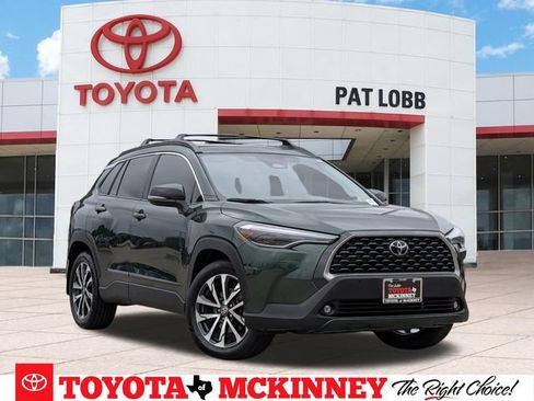 Used 2025 Toyota Corolla Cross XLE w/ Convenience Package FWD image 1