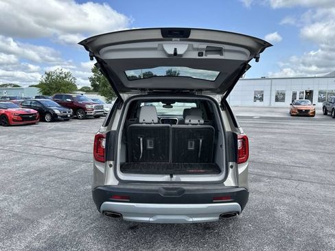 Used 2022 GMC Acadia SLT w/ LPO, Floor Liner Package AWD/4WD image 23