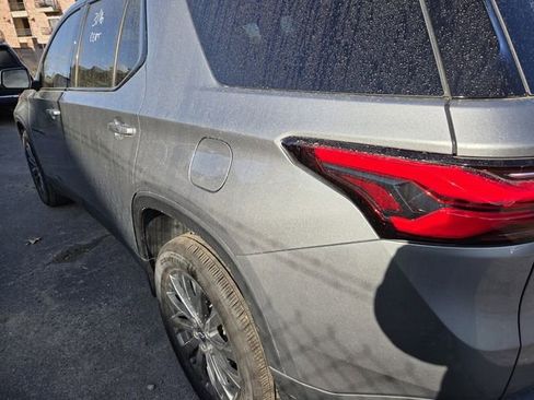 Used 2023 Chevrolet Traverse RS image 4