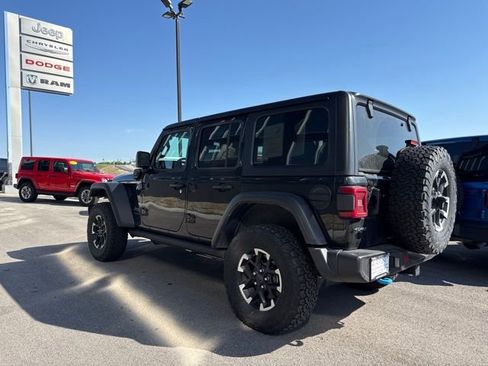Used 2025 Jeep Wrangler Unlimited Rubicon 4xe w/ Convenience Group AWD/4WD image 5