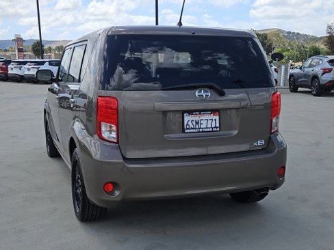 Used 2011 Scion xB FWD image 7