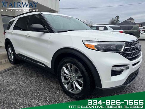 Used 2023 Ford Explorer XLT w/ Equipment Group 202A image 4