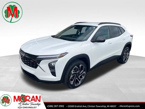 Used 2024 Chevrolet Trax RS w/ Driver Confidence Package image 1