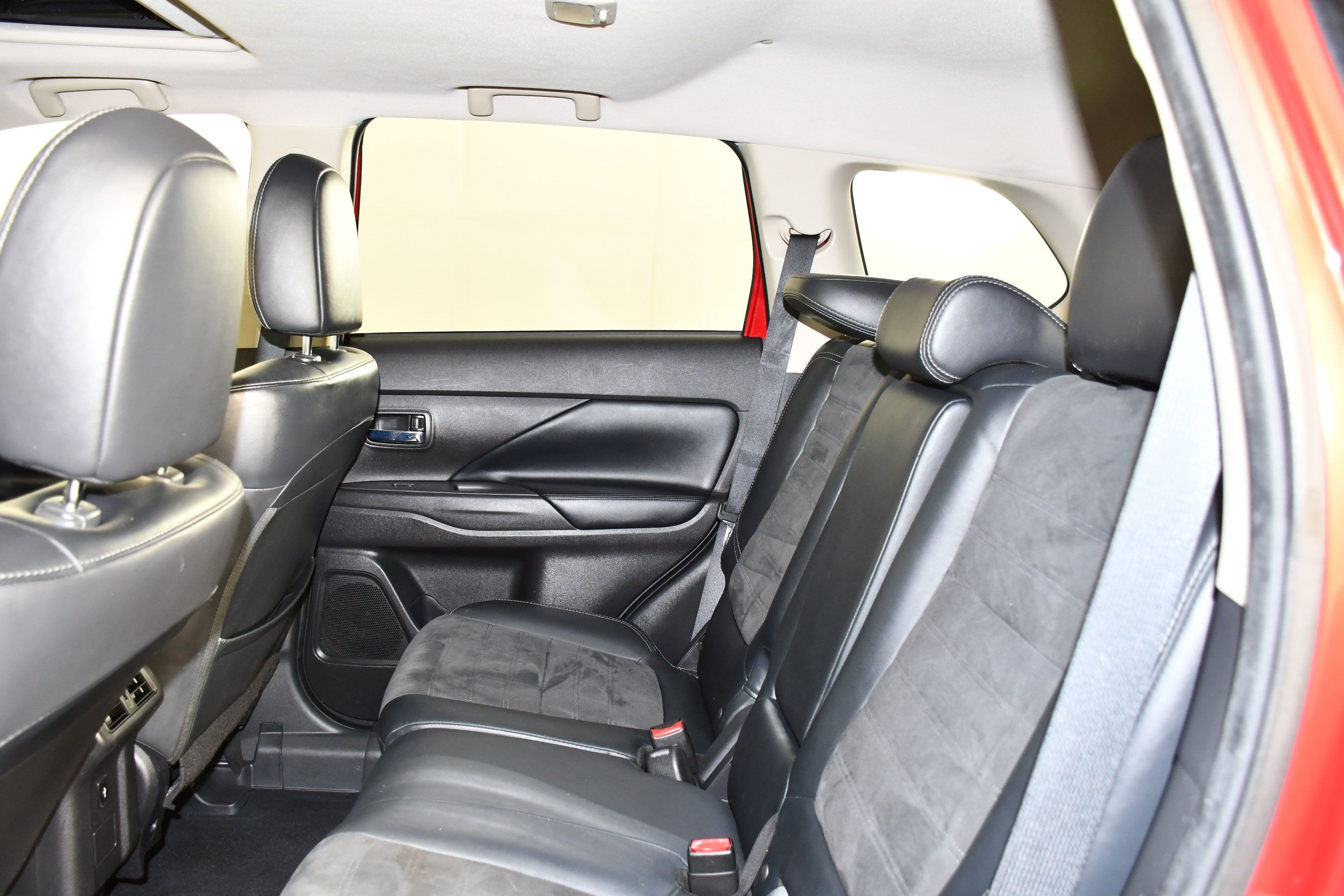 Used 2019 Mitsubishi Outlander SE AWD/4WD image 30