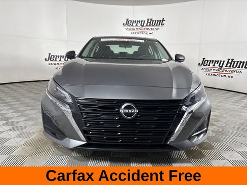 Used 2025 Nissan Altima 2.5 SV FWD image 3