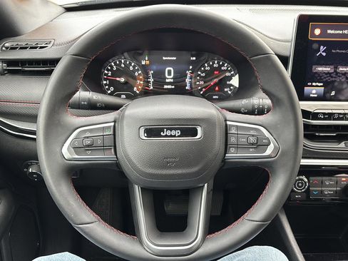 Used 2024 Jeep Compass Trailhawk image 10