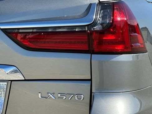 Used 2016 Lexus LX 570 4WD w/ Luxury Package image 37