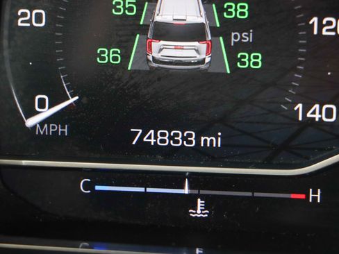 Used 2022 GMC Yukon SLT w/ SLT Premium Package image 17