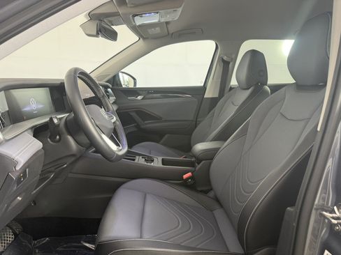 Used 2026 Volkswagen Tiguan SE FWD image 14