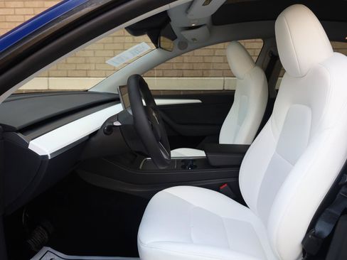 Used 2024 Tesla Model Y Long Range AWD/4WD image 14