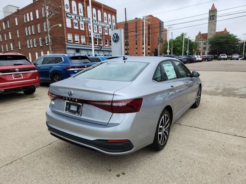 New 2025 Volkswagen Jetta SE image 5