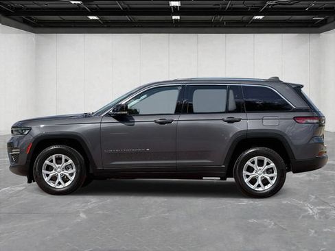 Used 2023 Jeep Grand Cherokee Limited AWD/4WD image 2