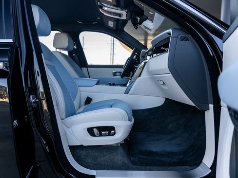 Used 2025 Rolls-Royce Cullinan image 56