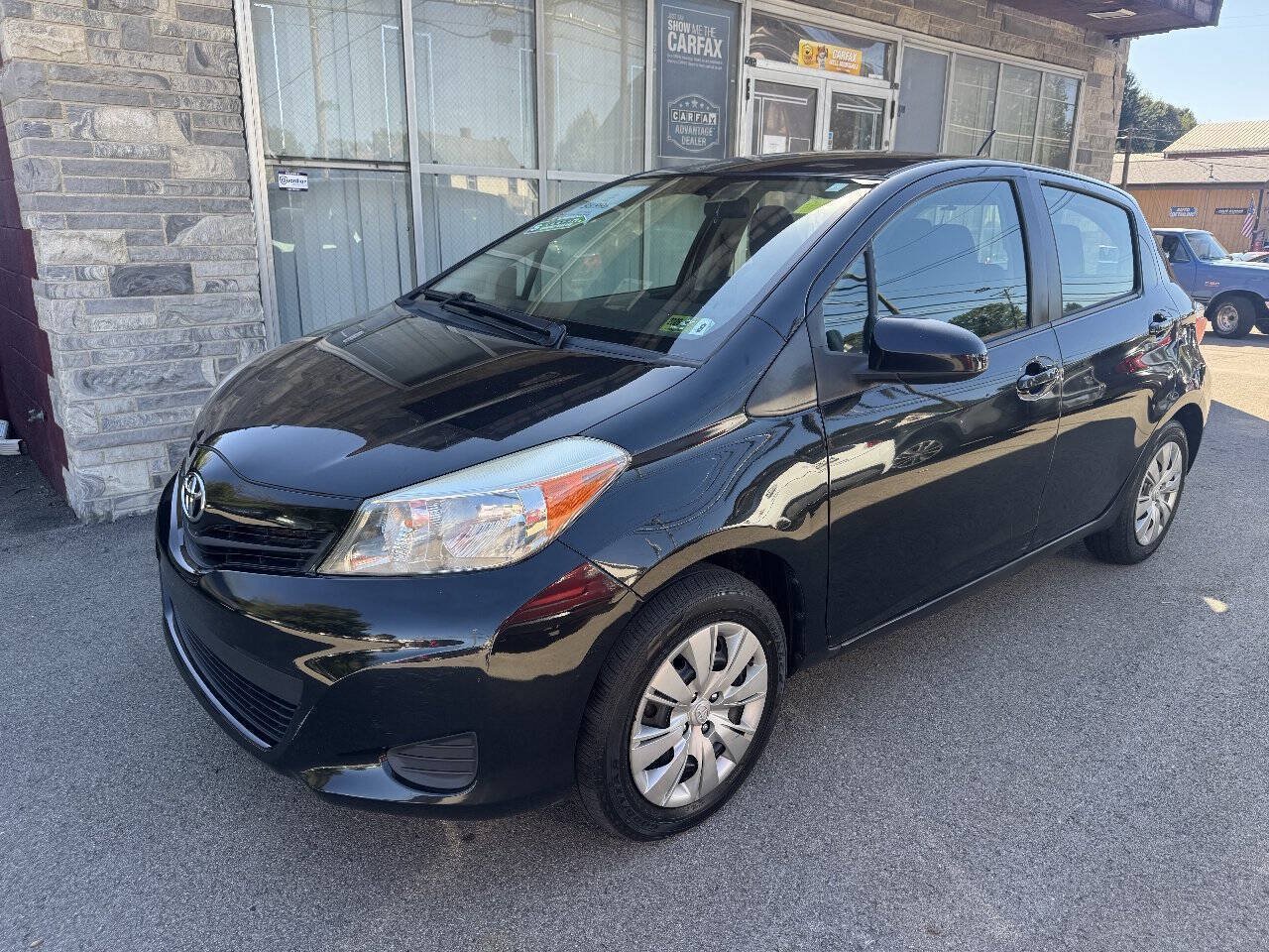 Used 2012 Toyota Yaris LE FWD image 1
