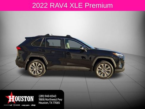 Used 2022 Toyota RAV4 XLE Premium image 2
