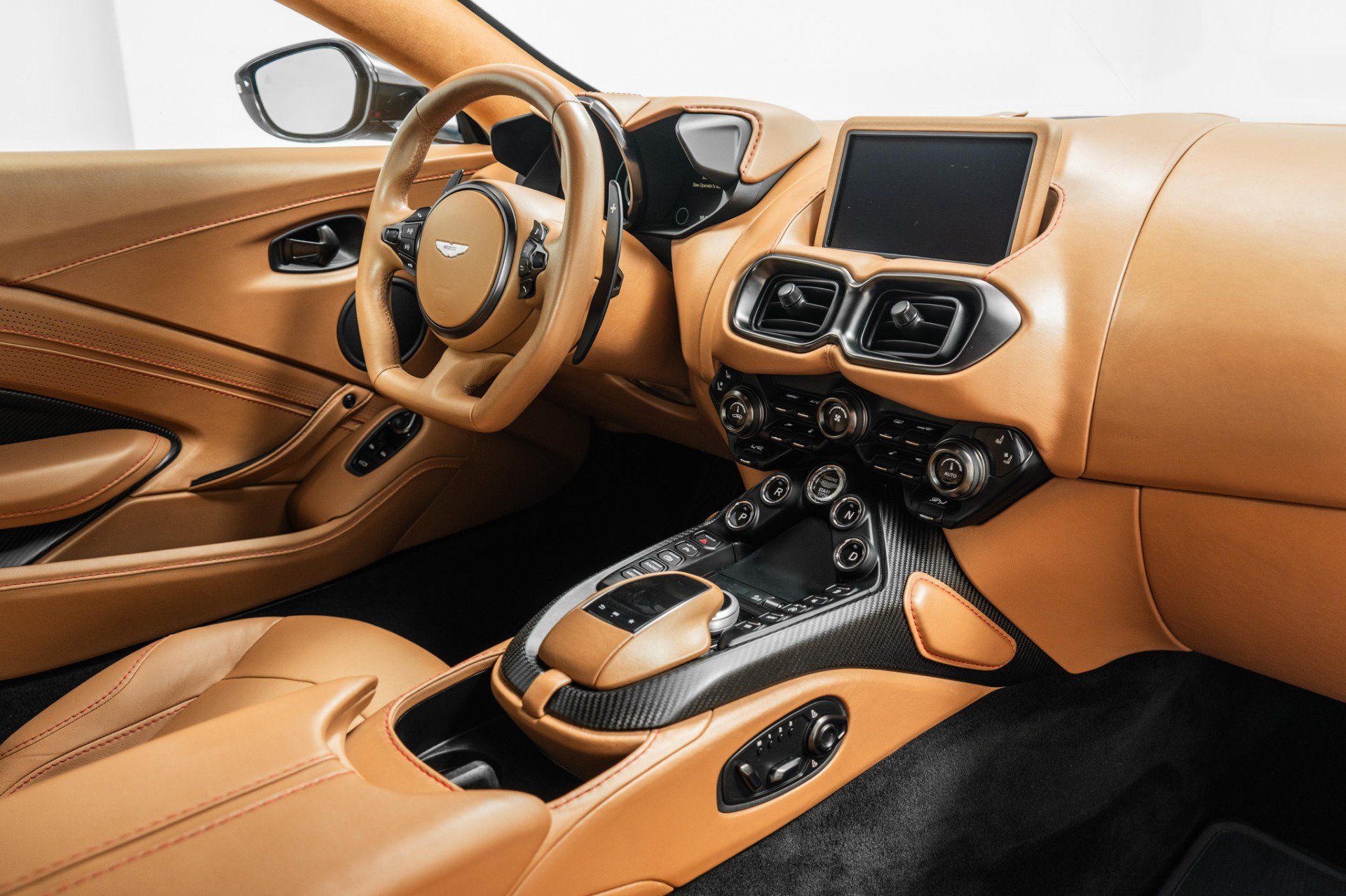 Used 2023 Aston Martin V8 Vantage Coupe RWD image 26