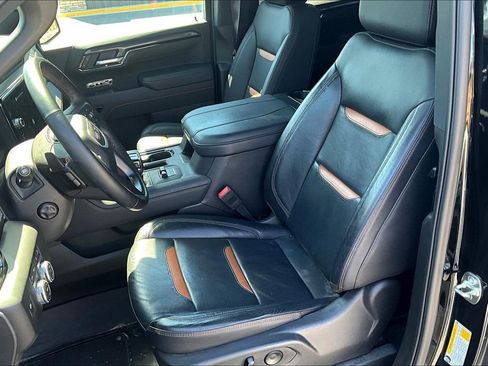 Used 2025 GMC Sierra 1500 AT4 w/ AT4 Premium Package AWD/4WD image 18