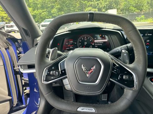 Used 2025 Chevrolet Corvette Z06 RWD image 16