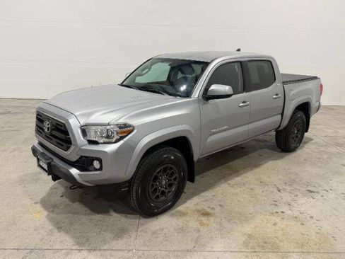 Used 2017 Toyota Tacoma SR5 w/ Tow Package image 2