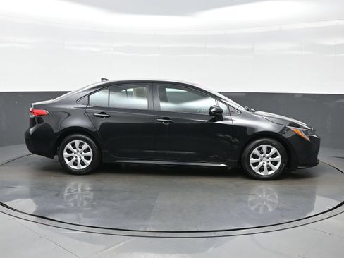 Used 2025 Toyota Corolla LE FWD image 7