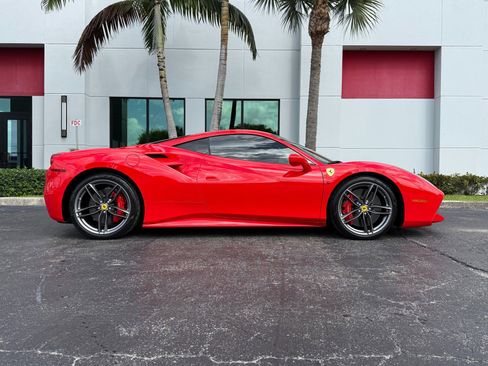 Used 2017 Ferrari 488 GTB image 2