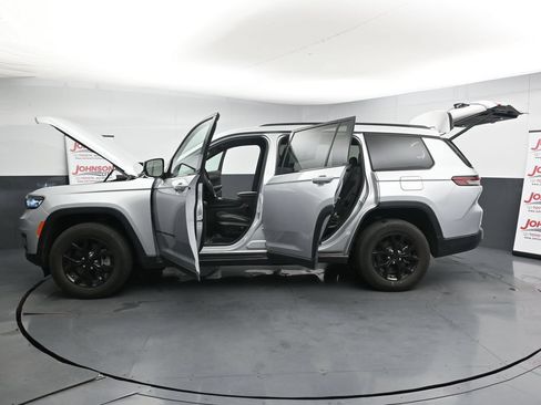 Used 2024 Jeep Grand Cherokee L Laredo AWD/4WD image 42