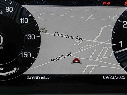 Used 2024 Land Rover Discovery S image 11