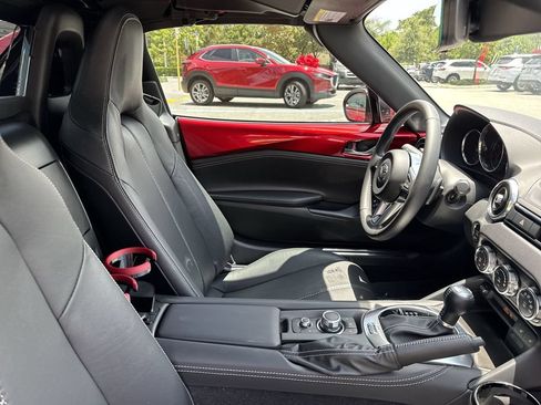 Certified 2025 MAZDA MX-5 Miata RF Grand Touring RWD image 19