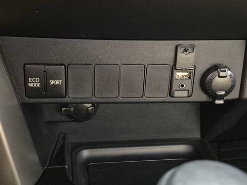 Used 2015 Toyota RAV4 XLE FWD image 20