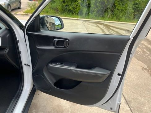 Used 2026 Hyundai Venue SEL FWD image 18