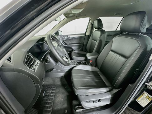 Used 2024 Volkswagen Tiguan SE AWD/4WD image 13