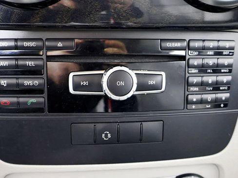 Used 2014 Mercedes-Benz GLK 250 BlueTEC 4MATIC image 32