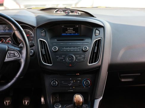 Used 2017 Ford Focus ST FWD image 36